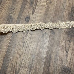 Gorgeous ivory bridal belt. Sparkle and pearls